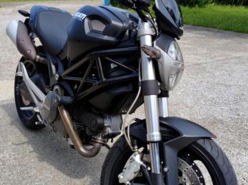 1785321956_ducati-monster-696-87motorent2.jpg