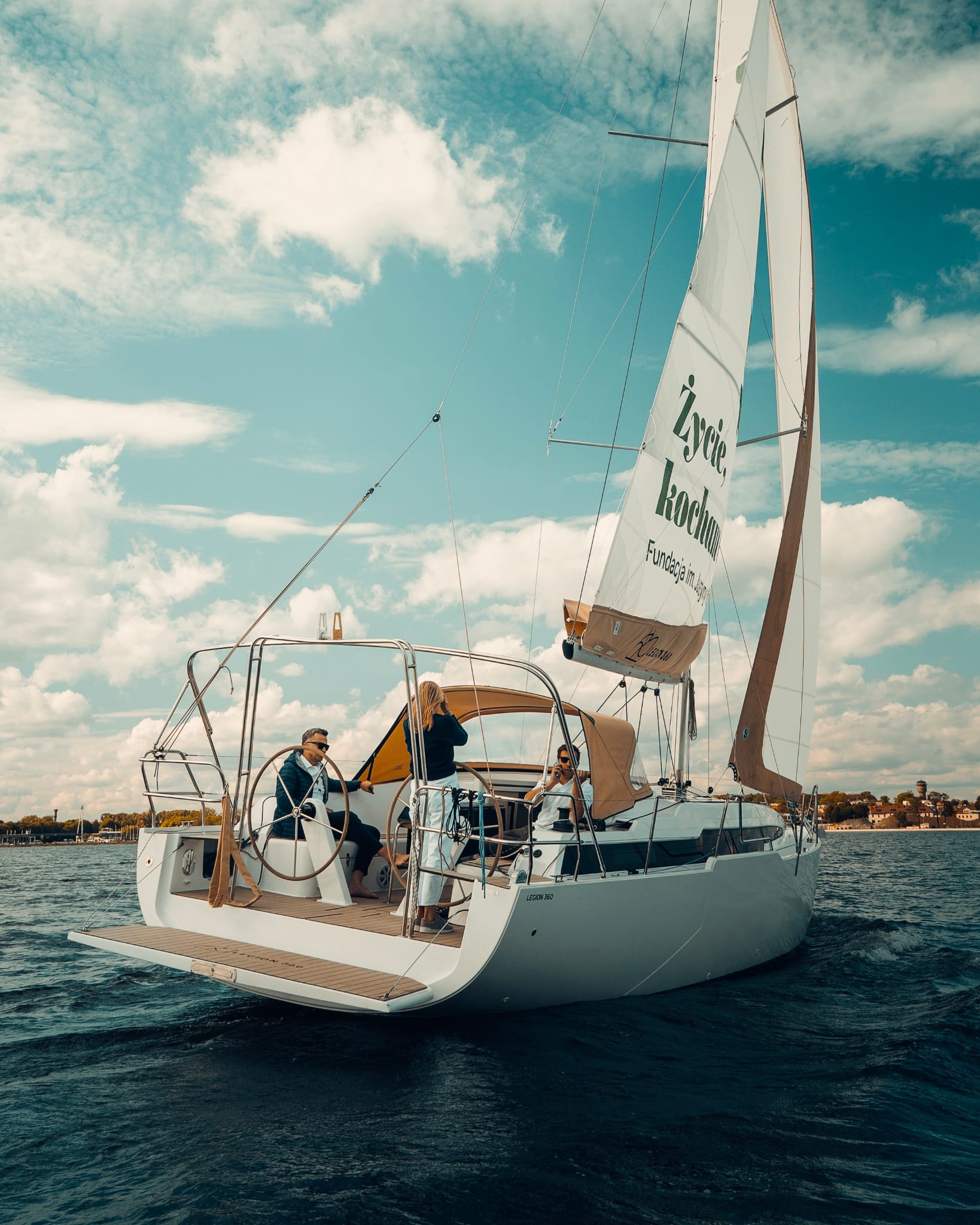 Rejs tygodniowy jachtem na wyłączność ze sternikiem